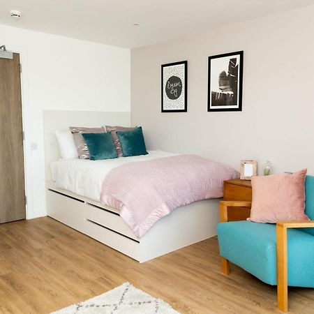 Chic Apartments And Studios At The Point In Абърдийн Екстериор снимка