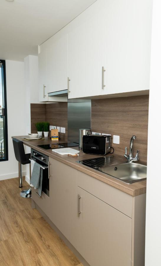Chic Apartments And Studios At The Point In Абърдийн Екстериор снимка