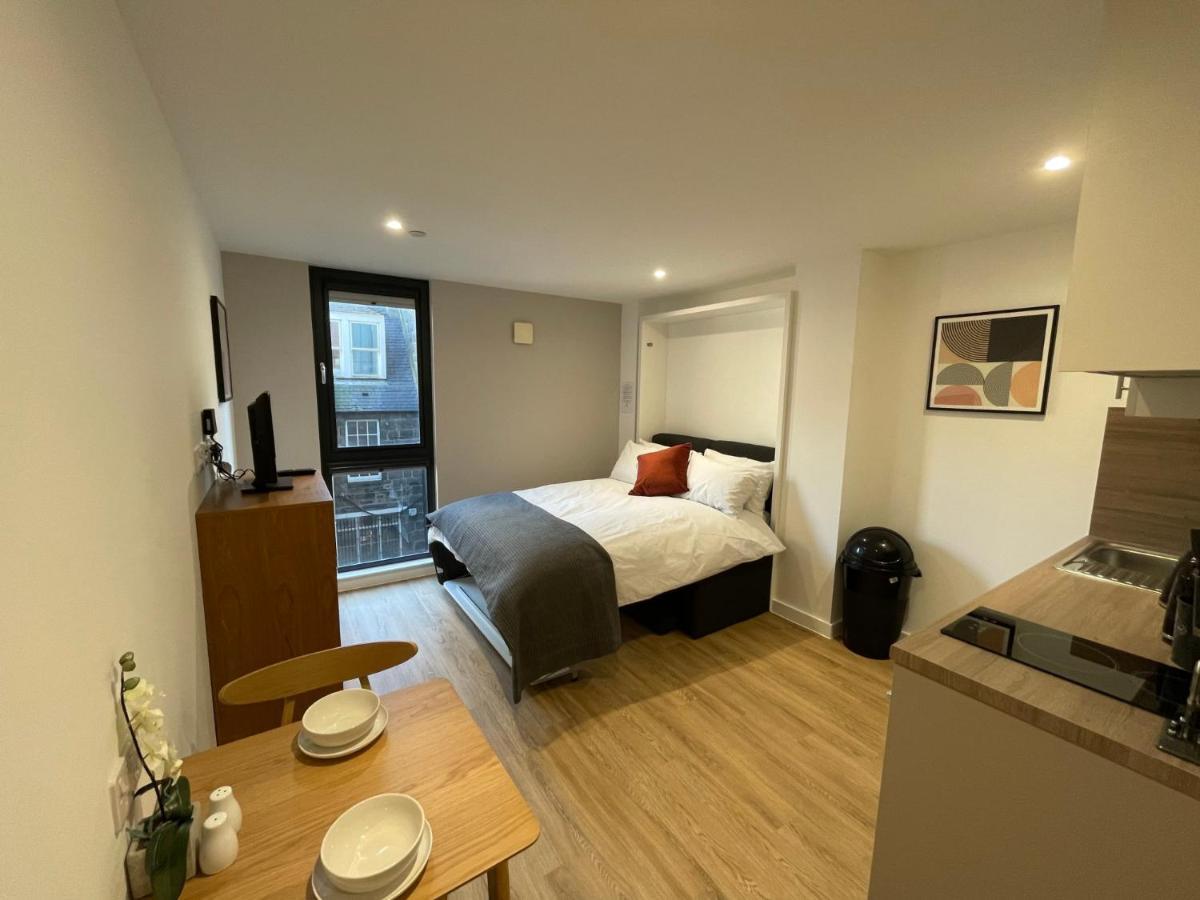Chic Apartments And Studios At The Point In Абърдийн Екстериор снимка