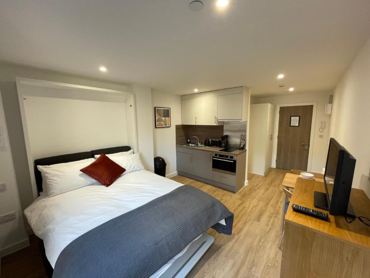 Chic Apartments And Studios At The Point In Абърдийн Екстериор снимка
