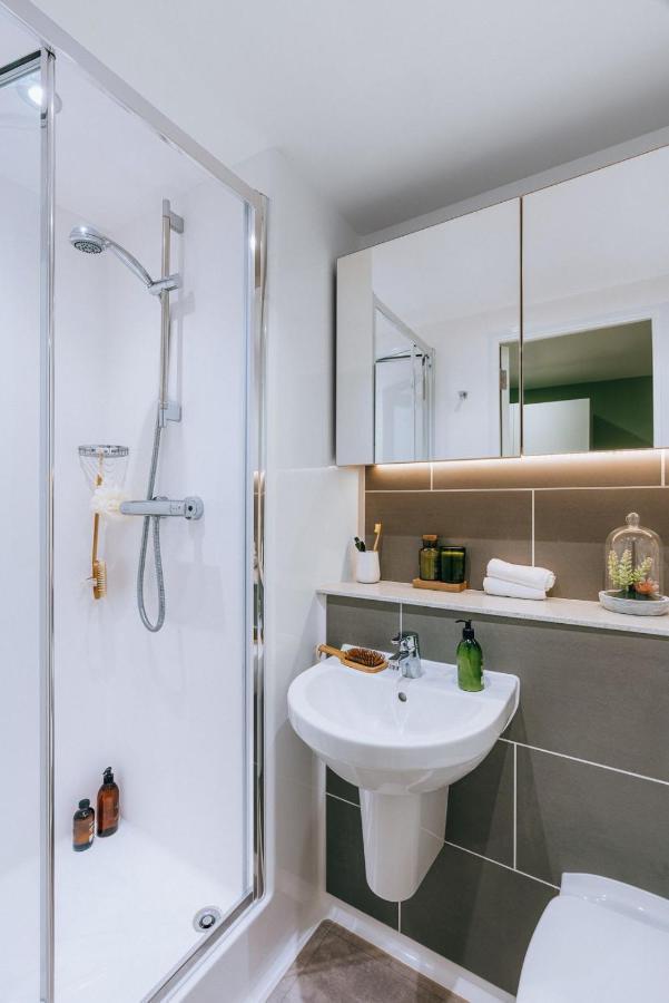 Chic Apartments And Studios At The Point In Абърдийн Екстериор снимка