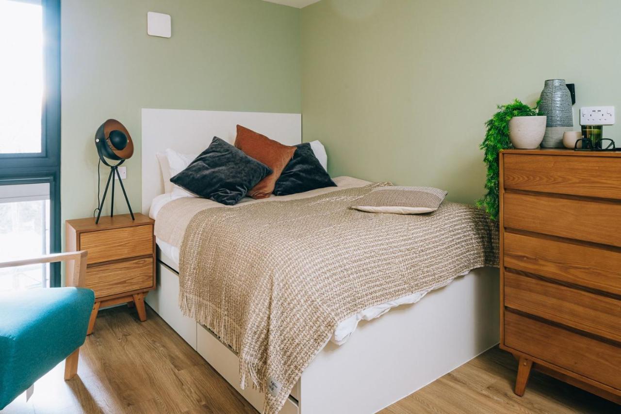 Chic Apartments And Studios At The Point In Абърдийн Екстериор снимка