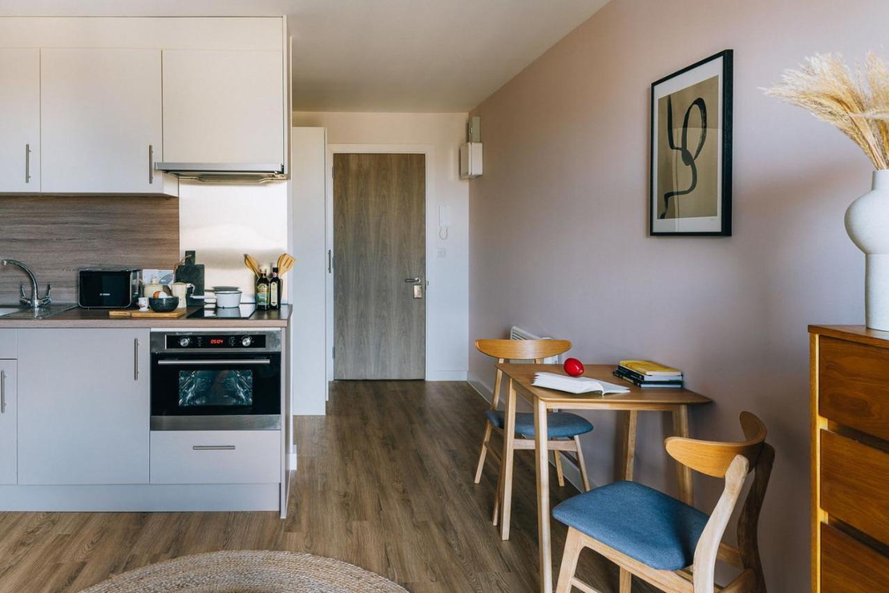Chic Apartments And Studios At The Point In Абърдийн Екстериор снимка