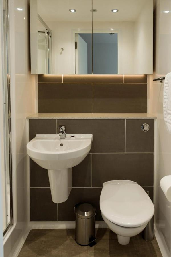Chic Apartments And Studios At The Point In Абърдийн Екстериор снимка