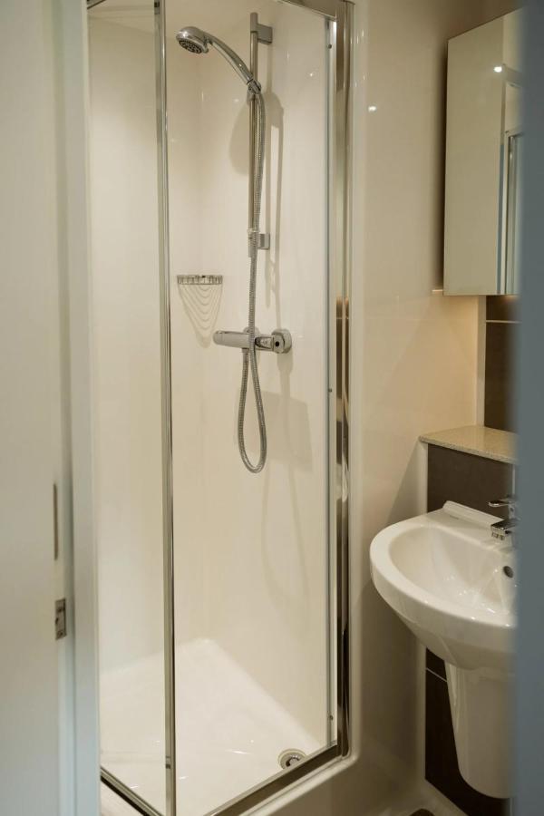 Chic Apartments And Studios At The Point In Абърдийн Екстериор снимка