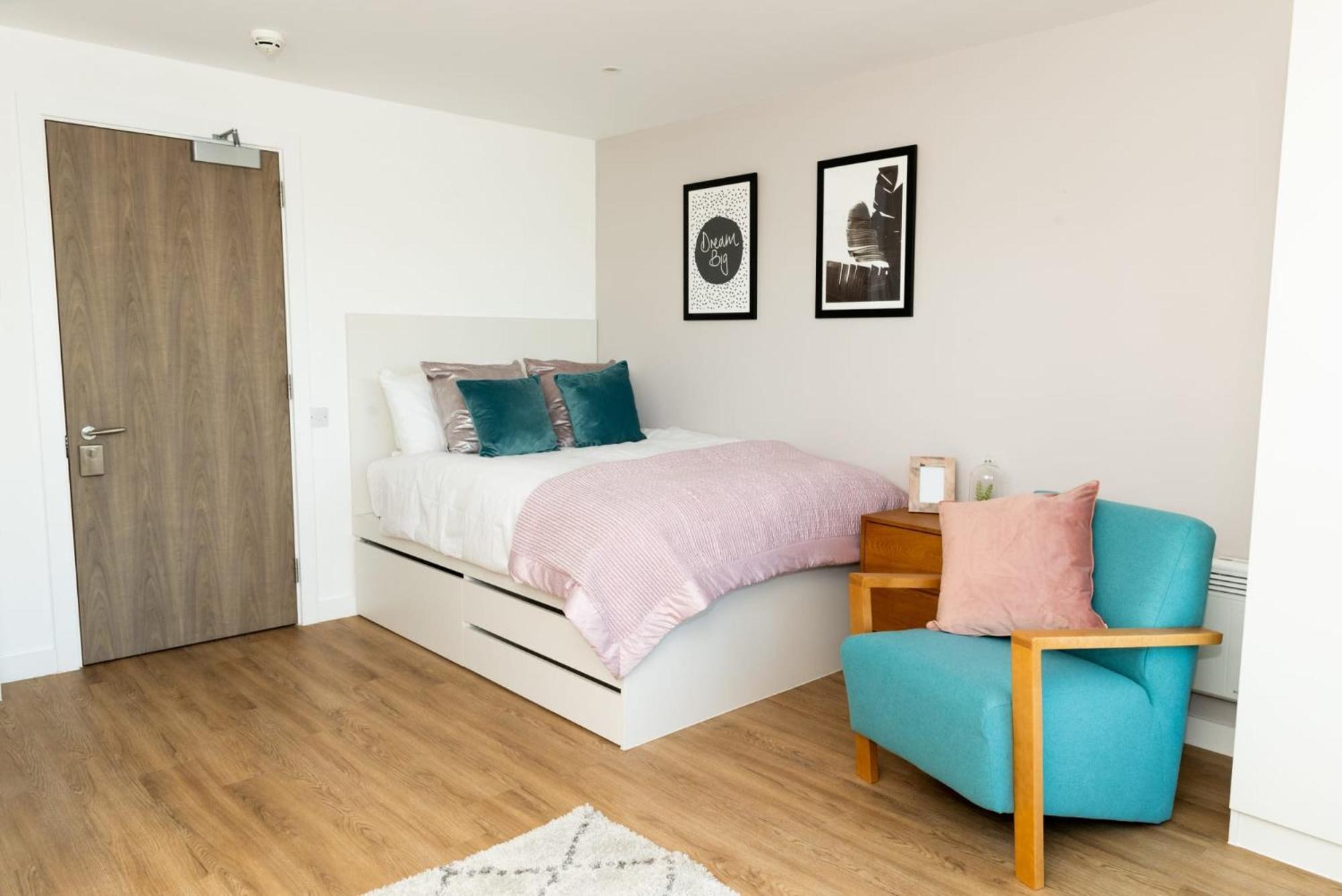 Chic Apartments And Studios At The Point In Абърдийн Екстериор снимка
