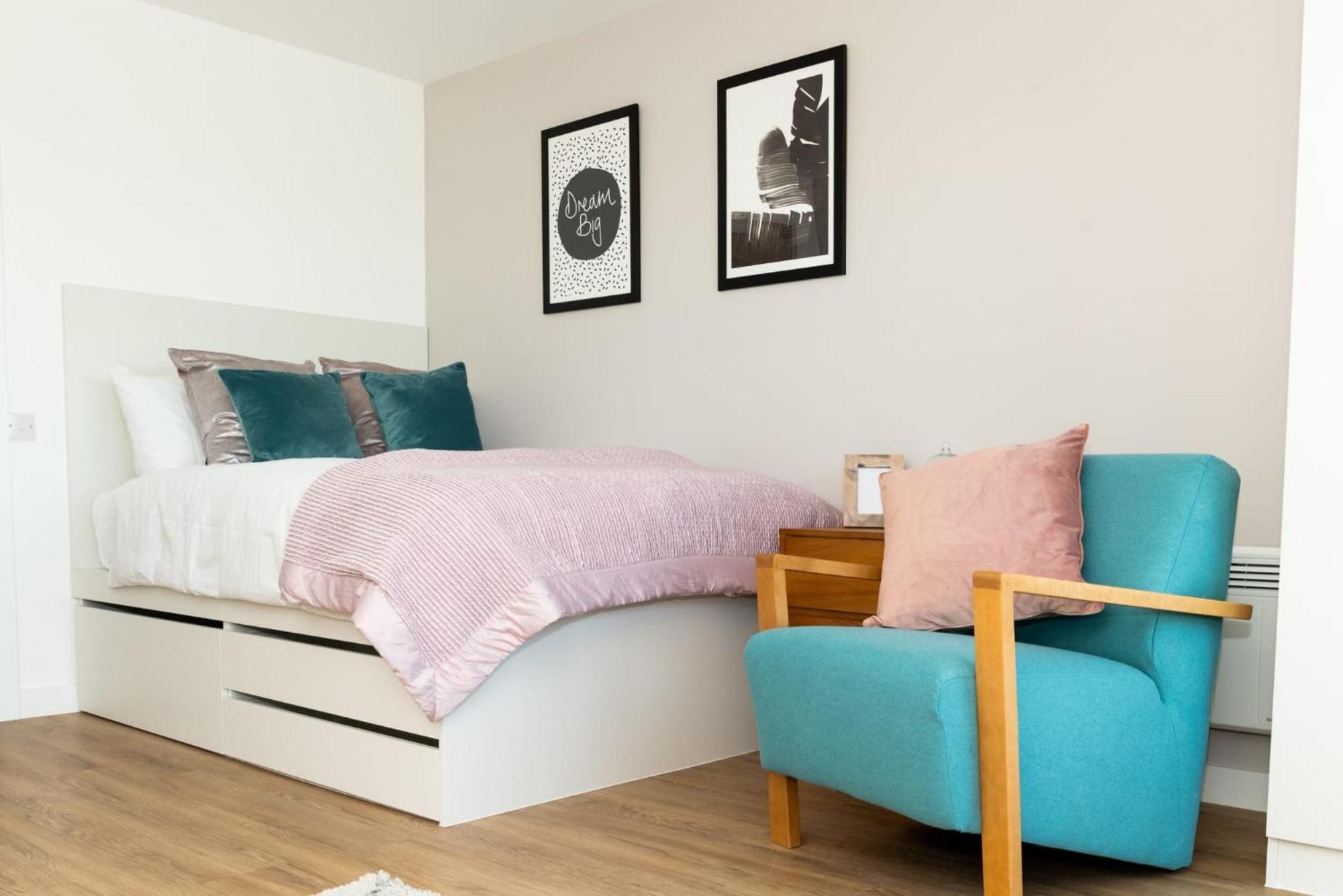Chic Apartments And Studios At The Point In Абърдийн Екстериор снимка